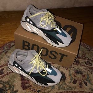 Yeezy boost 700 wave runner